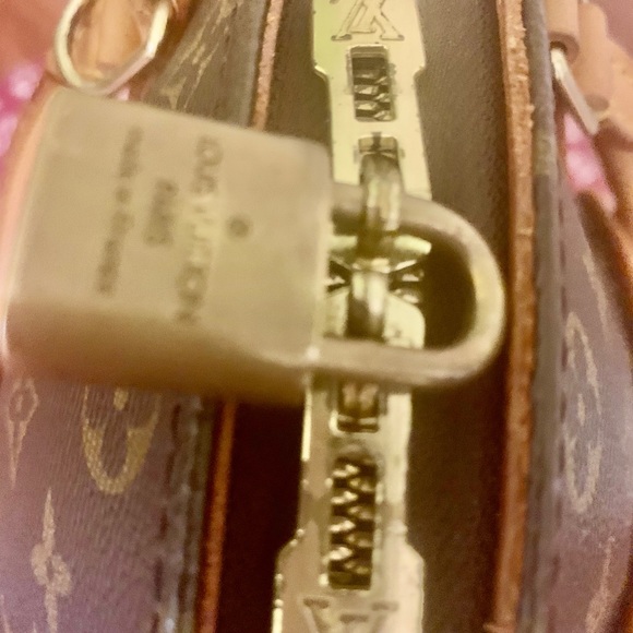 SOLD 💯 % Authentic Louis Vuitton Ellipse Monogram - Picture 4 of 5